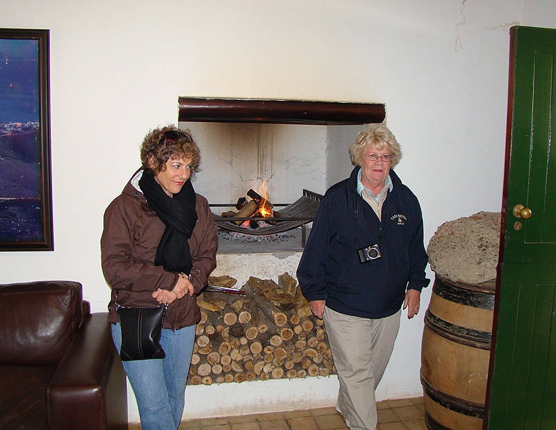 wine4.jpg - Bert and Pat warm up around the fire at our second wine tasting