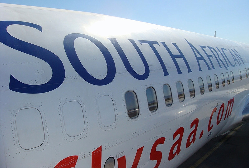 airport2.jpg - Our SAA 737 waiting to fly us to JNB.