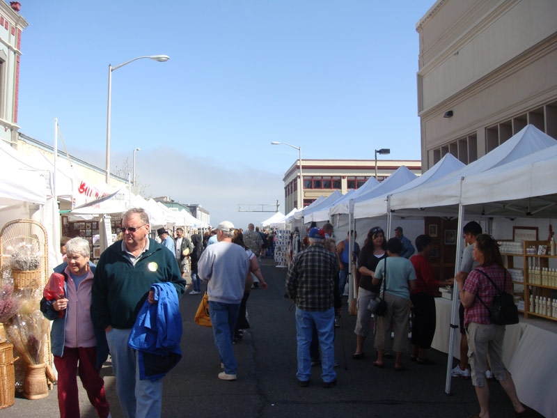 astoria-1.jpg - The Sunday Astoria market.