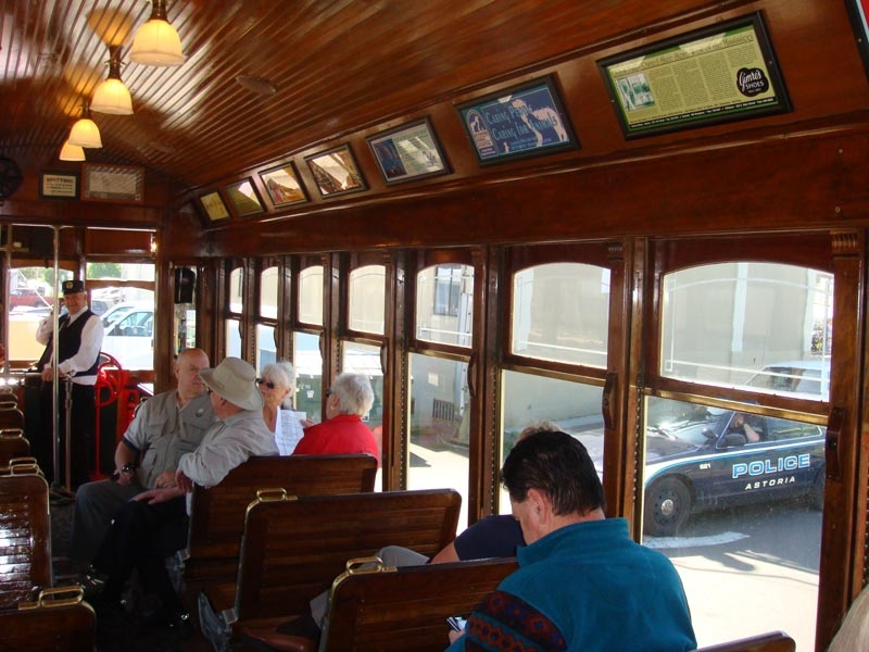 astoria-3.jpg - The historic cable cars in Astoria.