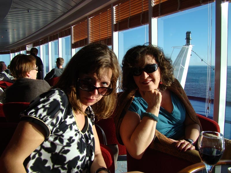 sf17.jpg - Tonya & Sue in the Observation Lounge.