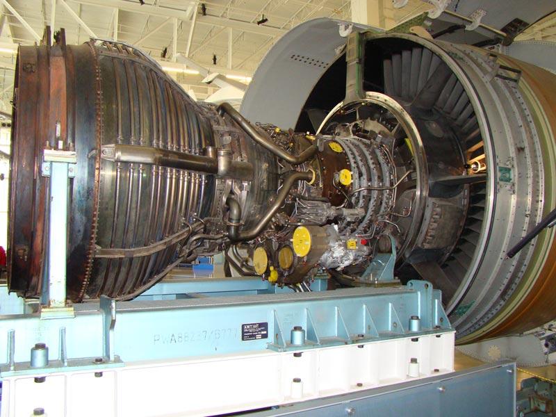 boeing2.jpg - An engine of a Boeing 777-200